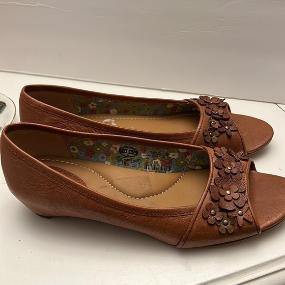 FOSSIL Open Toe Vegan Leather Shoes with Applied Flowers Size 7 - Picture 3 of 9